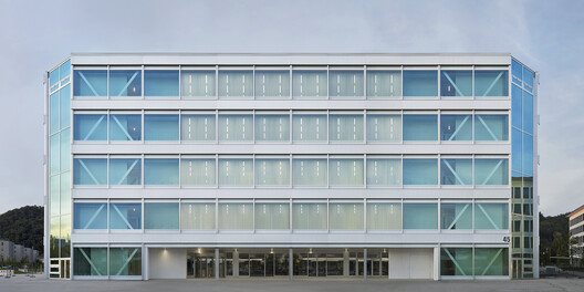 Roche Multifunctional Workspace Building / Christ & Gantenbein – ArchDaily