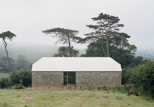 Redhill Barn / TYPE – ArchDaily