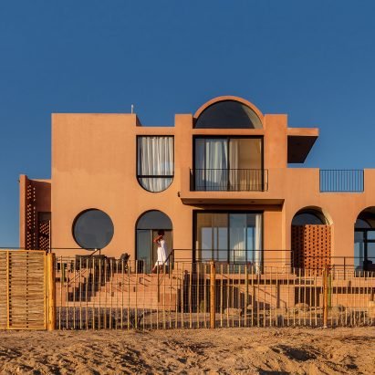 Earth-toned concrete covers Casa Calafia in Mexico by RED Arquitectos – Architecture – Dezeen