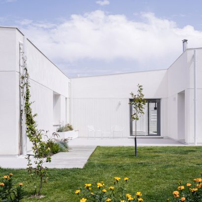 Sara Acebes Anta completes Spanish villa with pared-back colour palette – Architecture – Dezeen